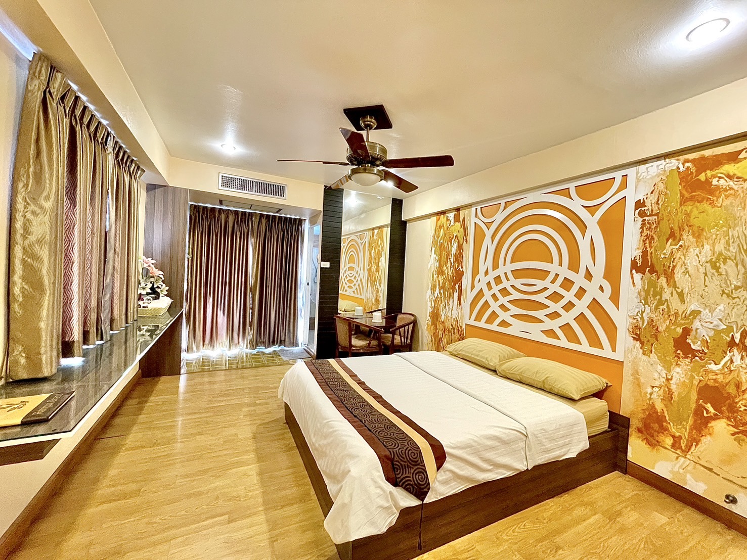 ห้องมาตรฐาน คอนเนอร์ C-807 (Standard Corner)