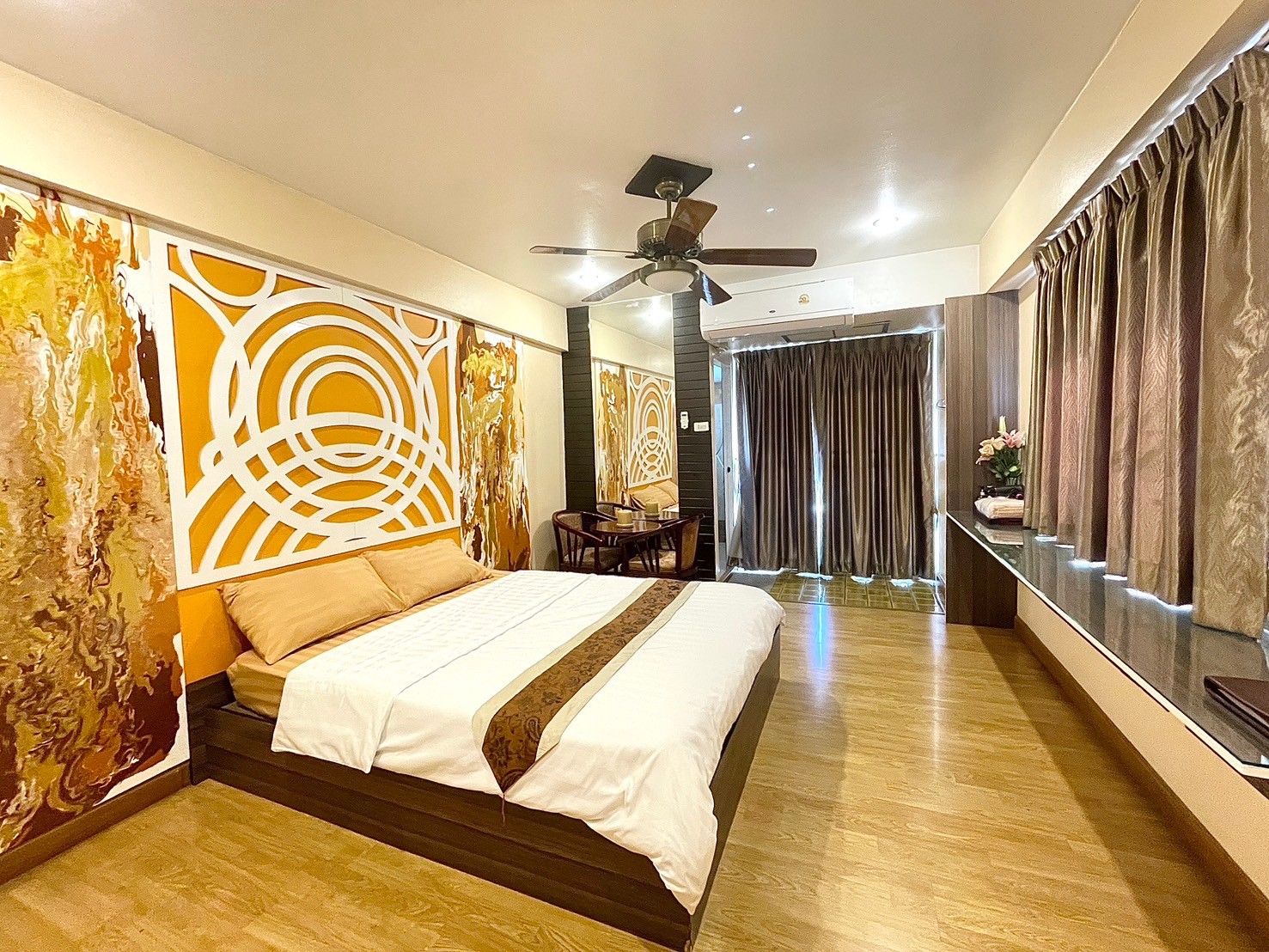 ห้องมาตรฐาน คอนเนอร์ C-806 (Standard Corner)