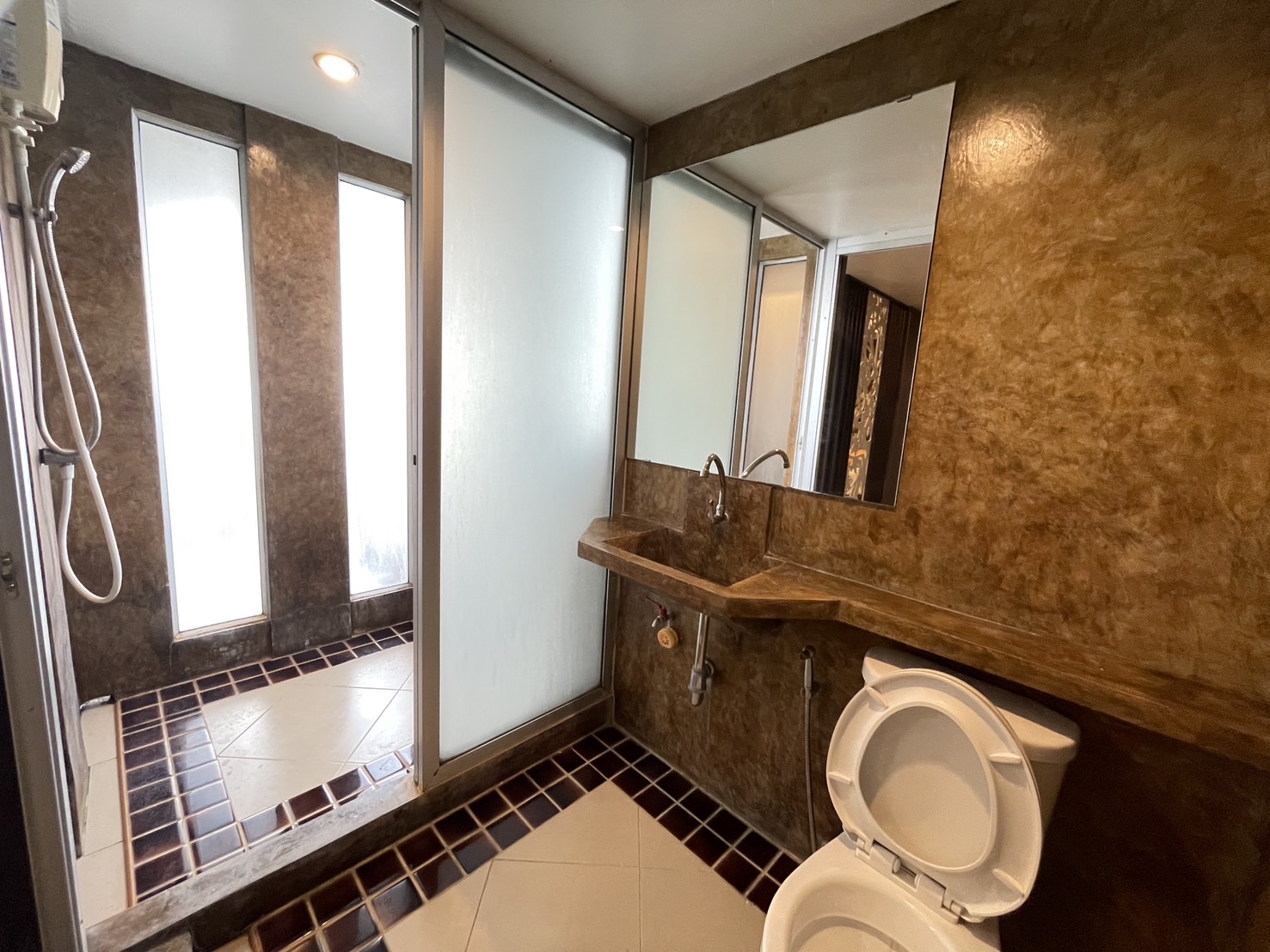 ห้องดีลักซ์ คอนเนอร์ C-716 (Deluxe Corner)